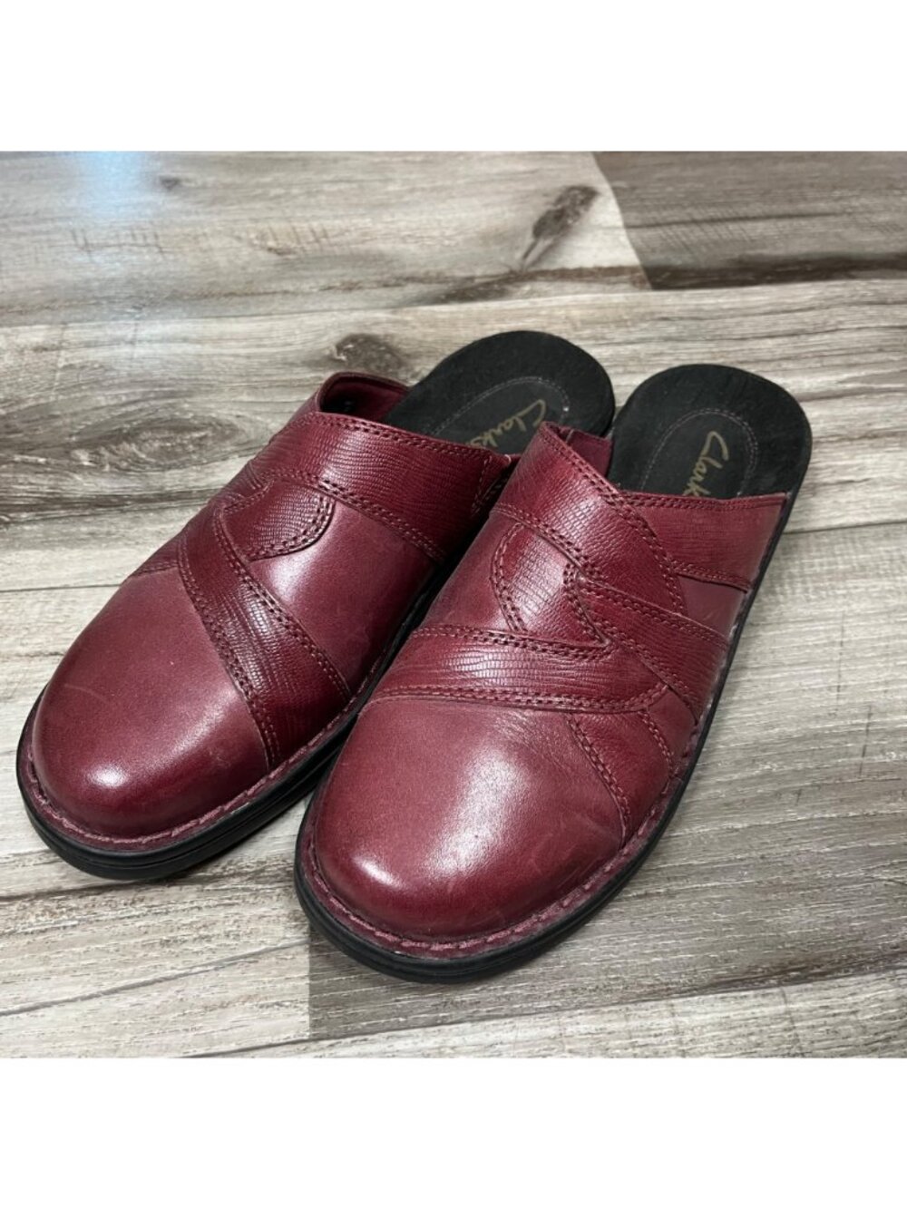 Clark’s Genuine Leather “Bendables” Low Heel Clogs Burgundy Women’s Size 8